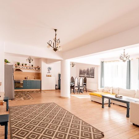 פויאנה ברשוב Dinvis Apartments מראה חיצוני תמונה