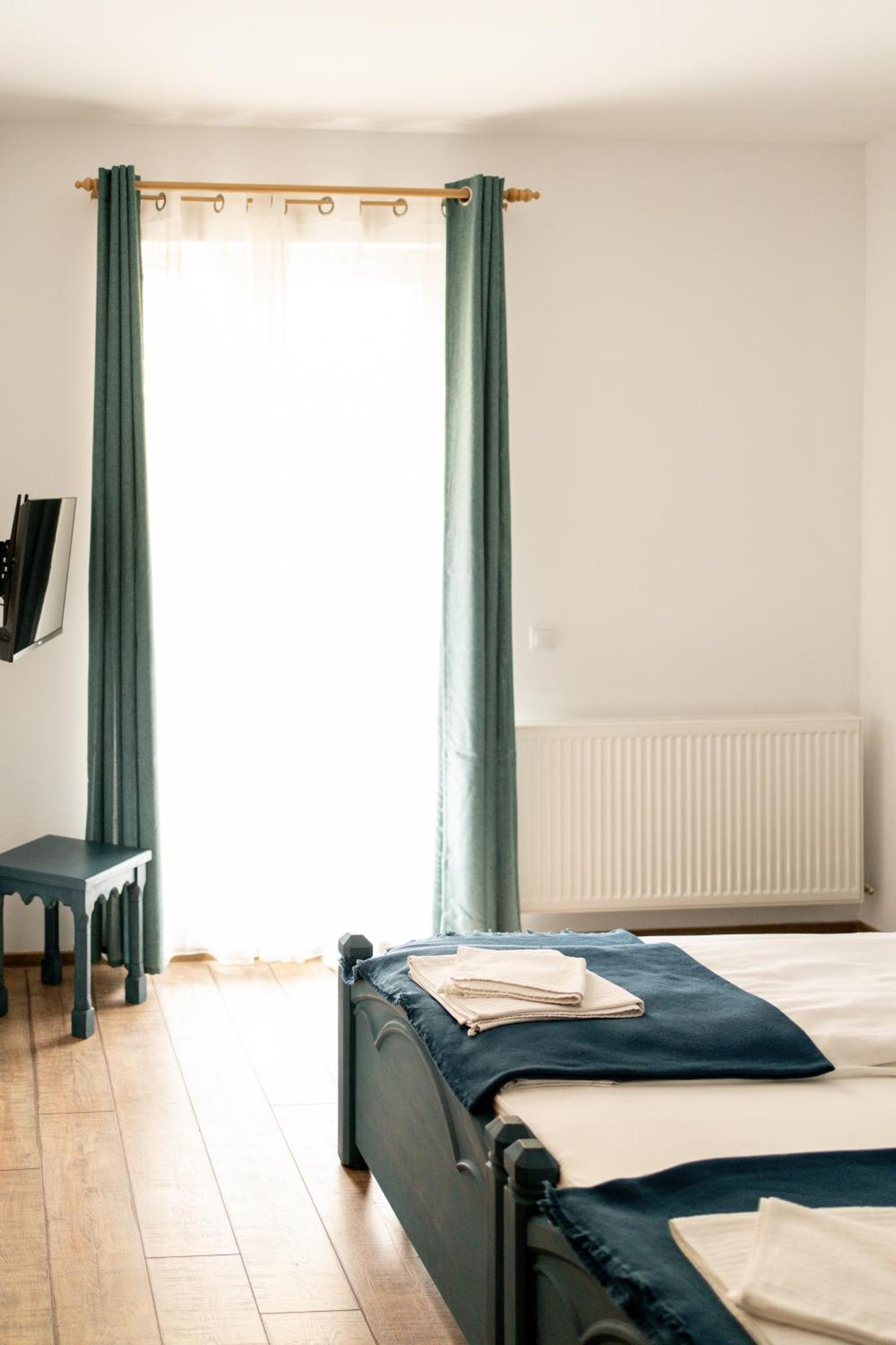 פויאנה ברשוב Dinvis Apartments מראה חיצוני תמונה
