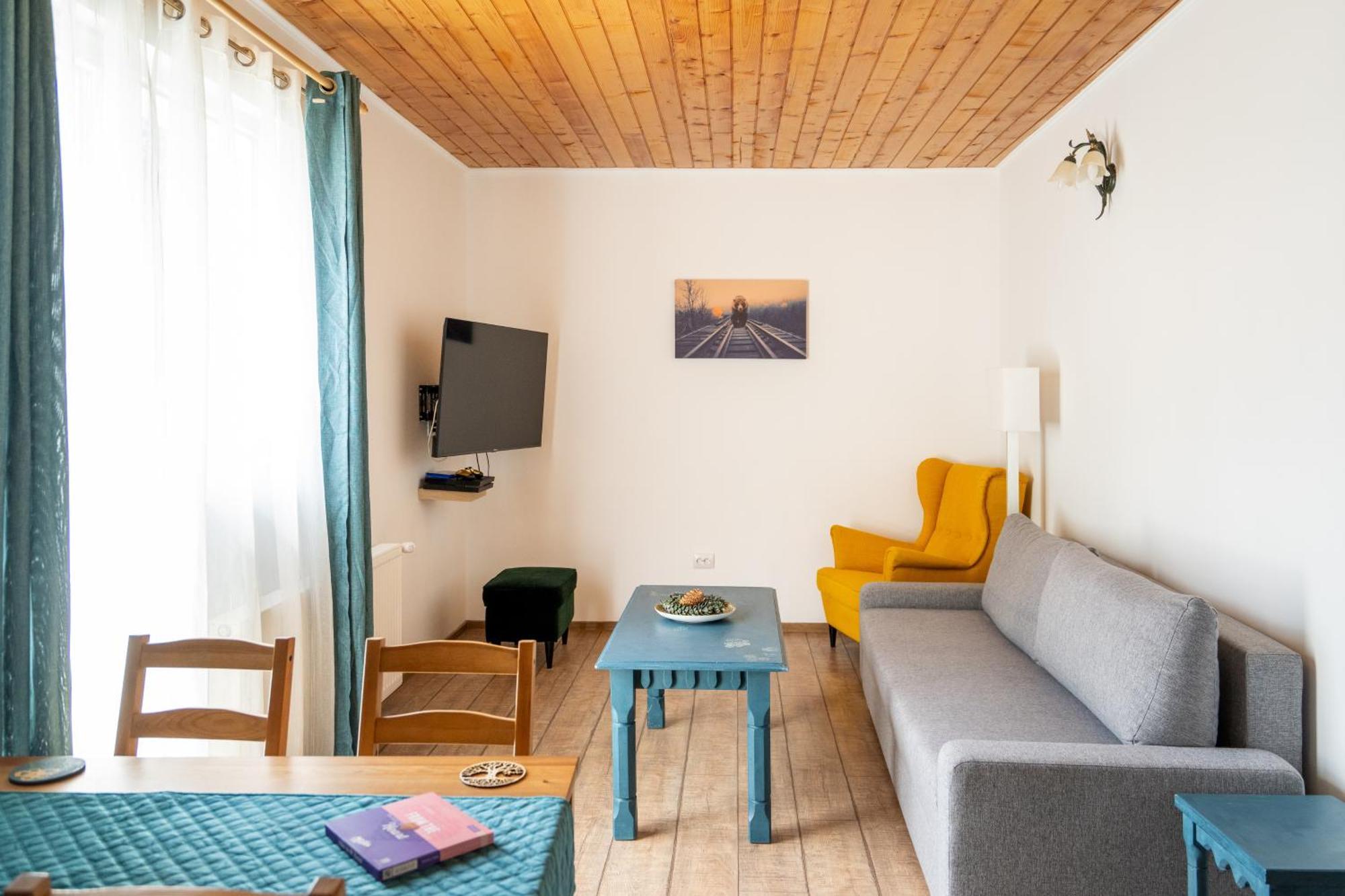 פויאנה ברשוב Dinvis Apartments מראה חיצוני תמונה
