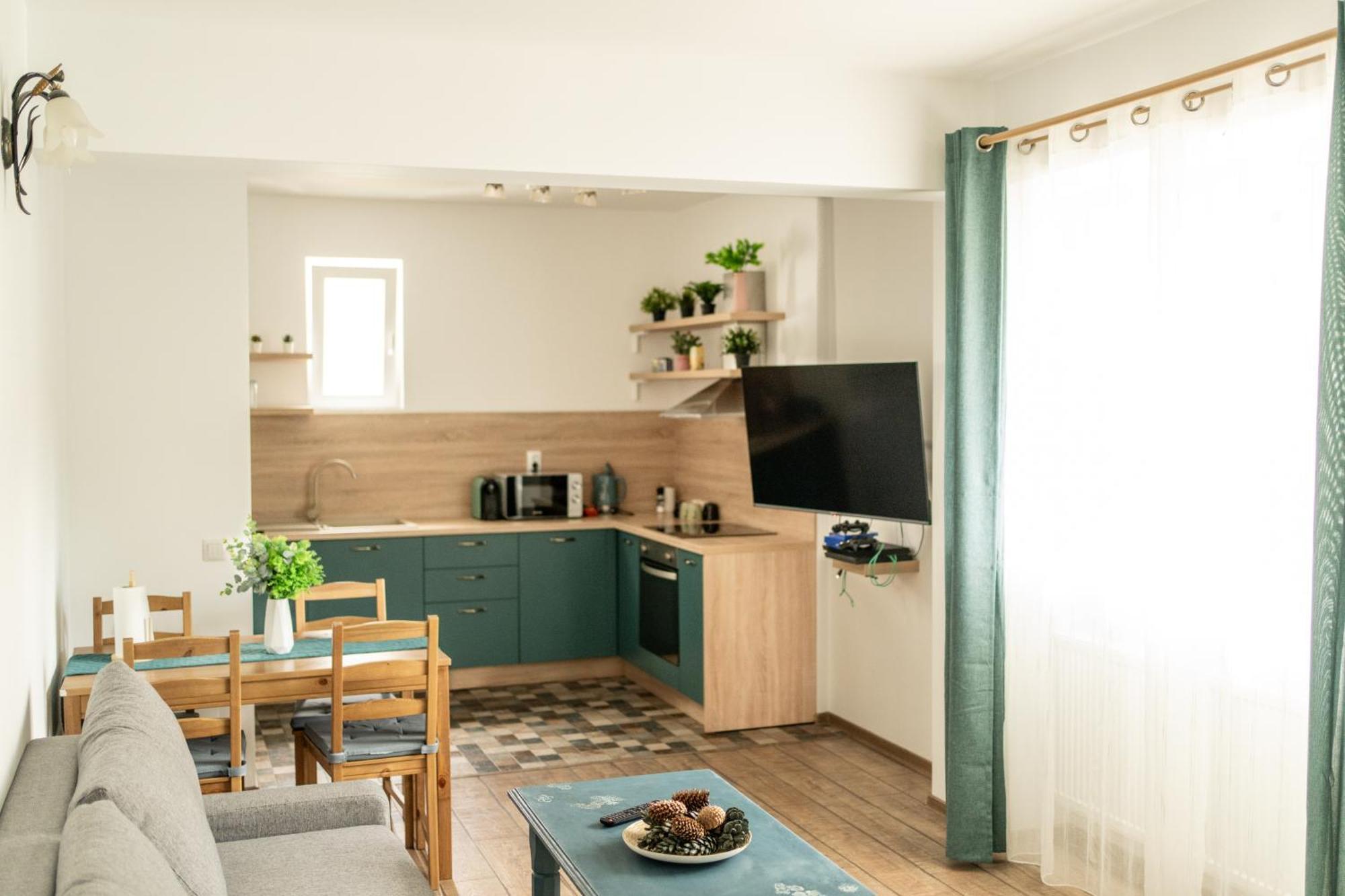 פויאנה ברשוב Dinvis Apartments מראה חיצוני תמונה