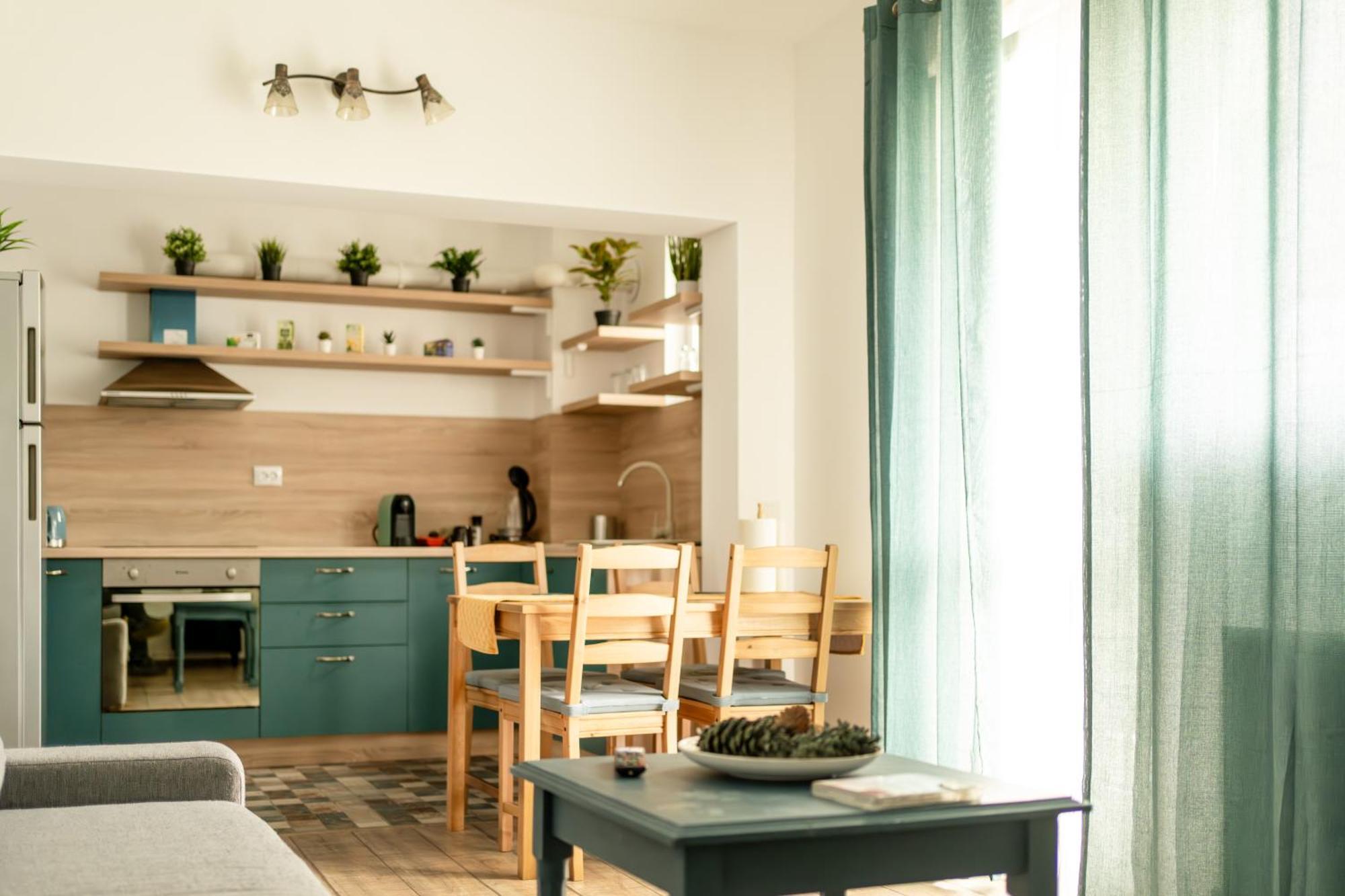 פויאנה ברשוב Dinvis Apartments מראה חיצוני תמונה