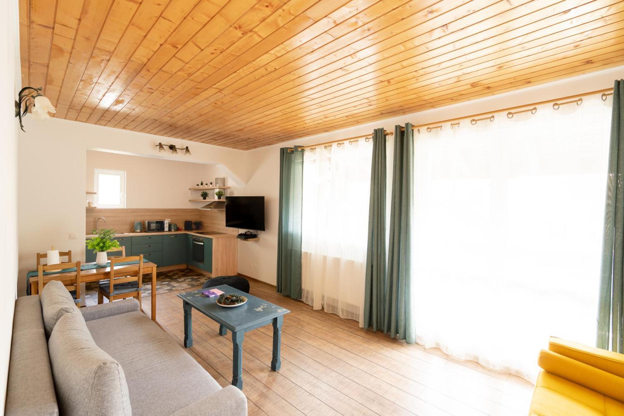 פויאנה ברשוב Dinvis Apartments מראה חיצוני תמונה