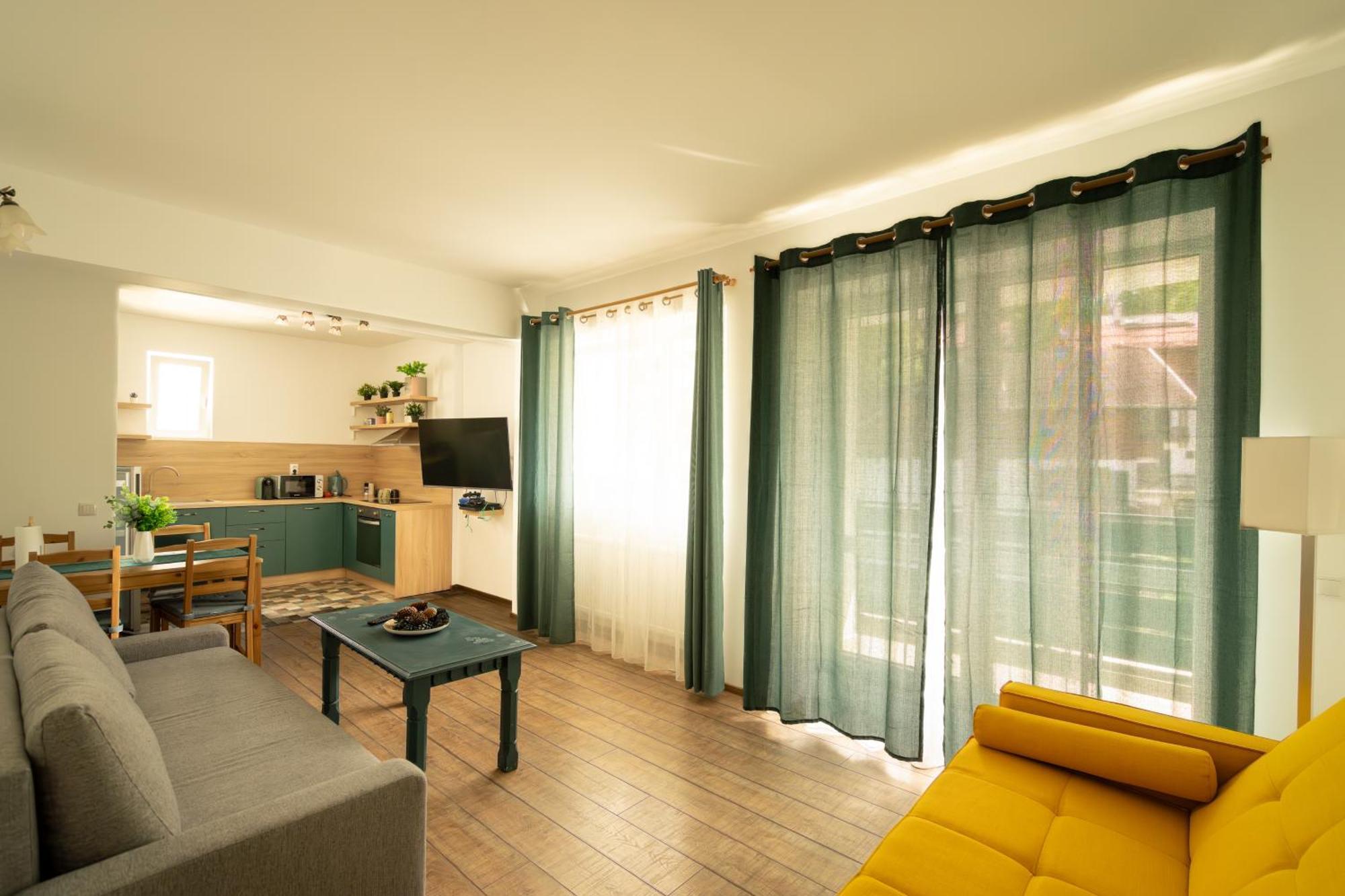 פויאנה ברשוב Dinvis Apartments מראה חיצוני תמונה