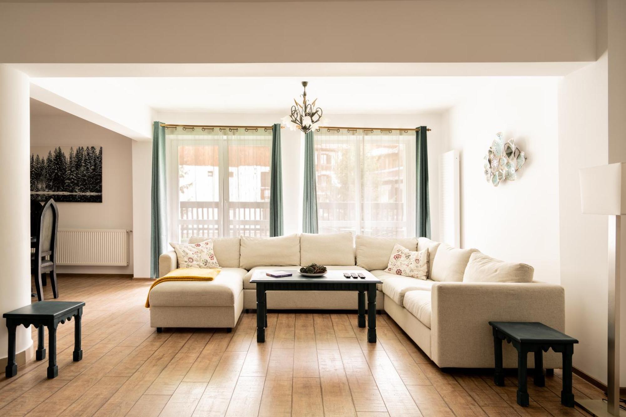 פויאנה ברשוב Dinvis Apartments מראה חיצוני תמונה