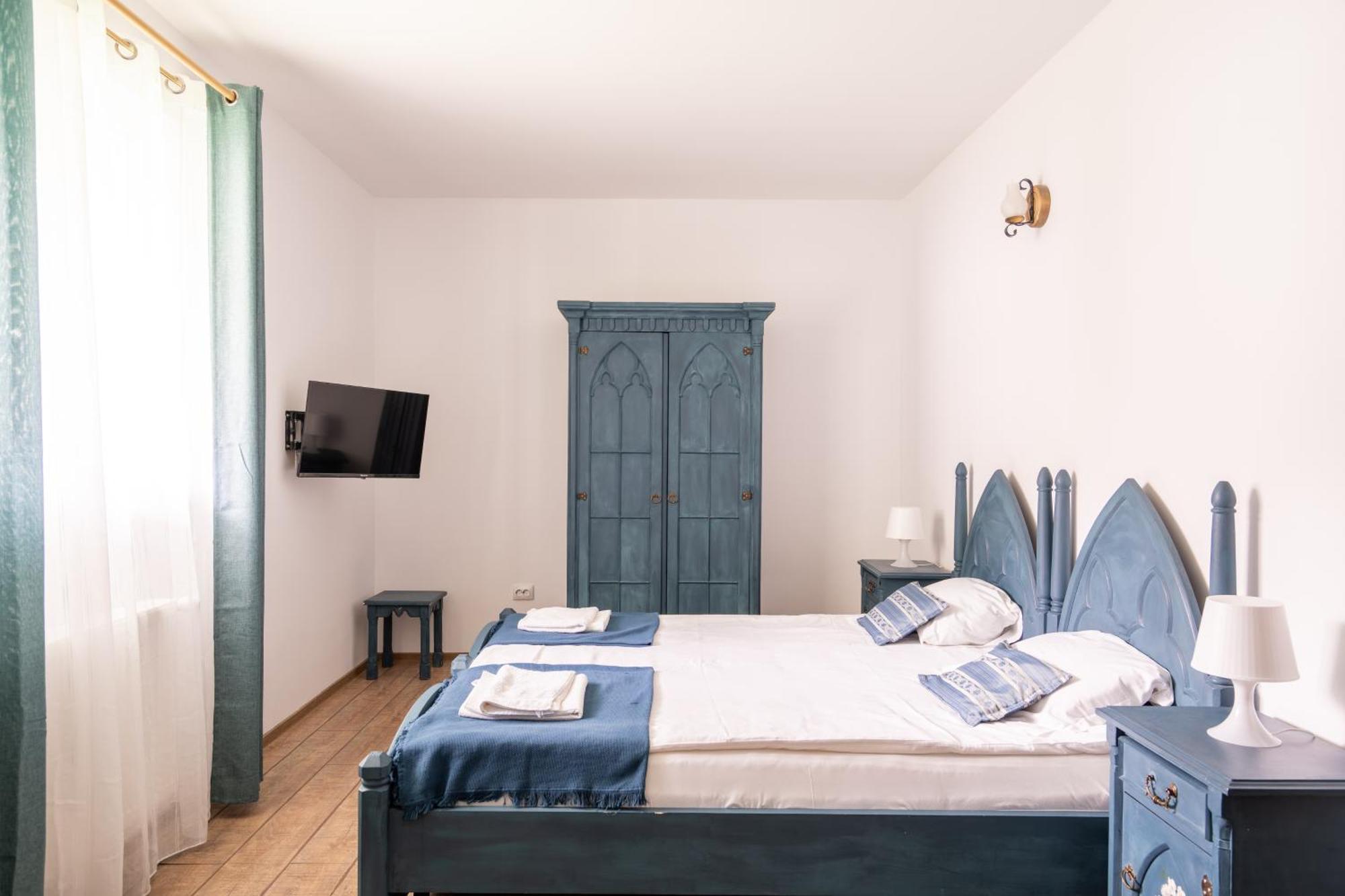פויאנה ברשוב Dinvis Apartments מראה חיצוני תמונה