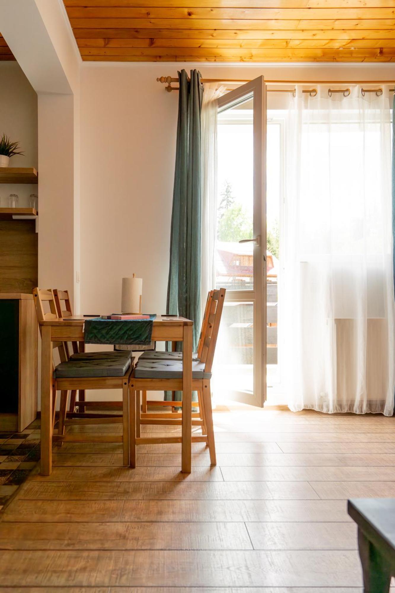 פויאנה ברשוב Dinvis Apartments מראה חיצוני תמונה