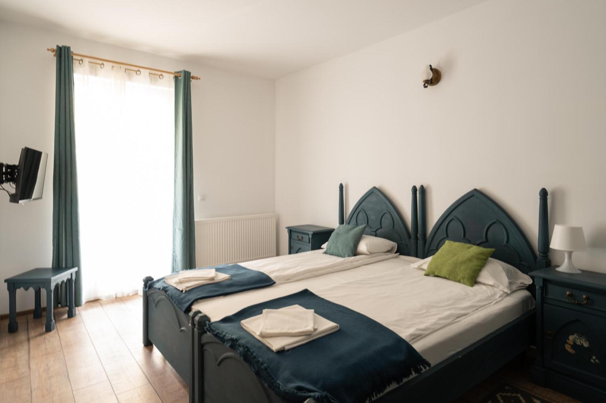 פויאנה ברשוב Dinvis Apartments מראה חיצוני תמונה