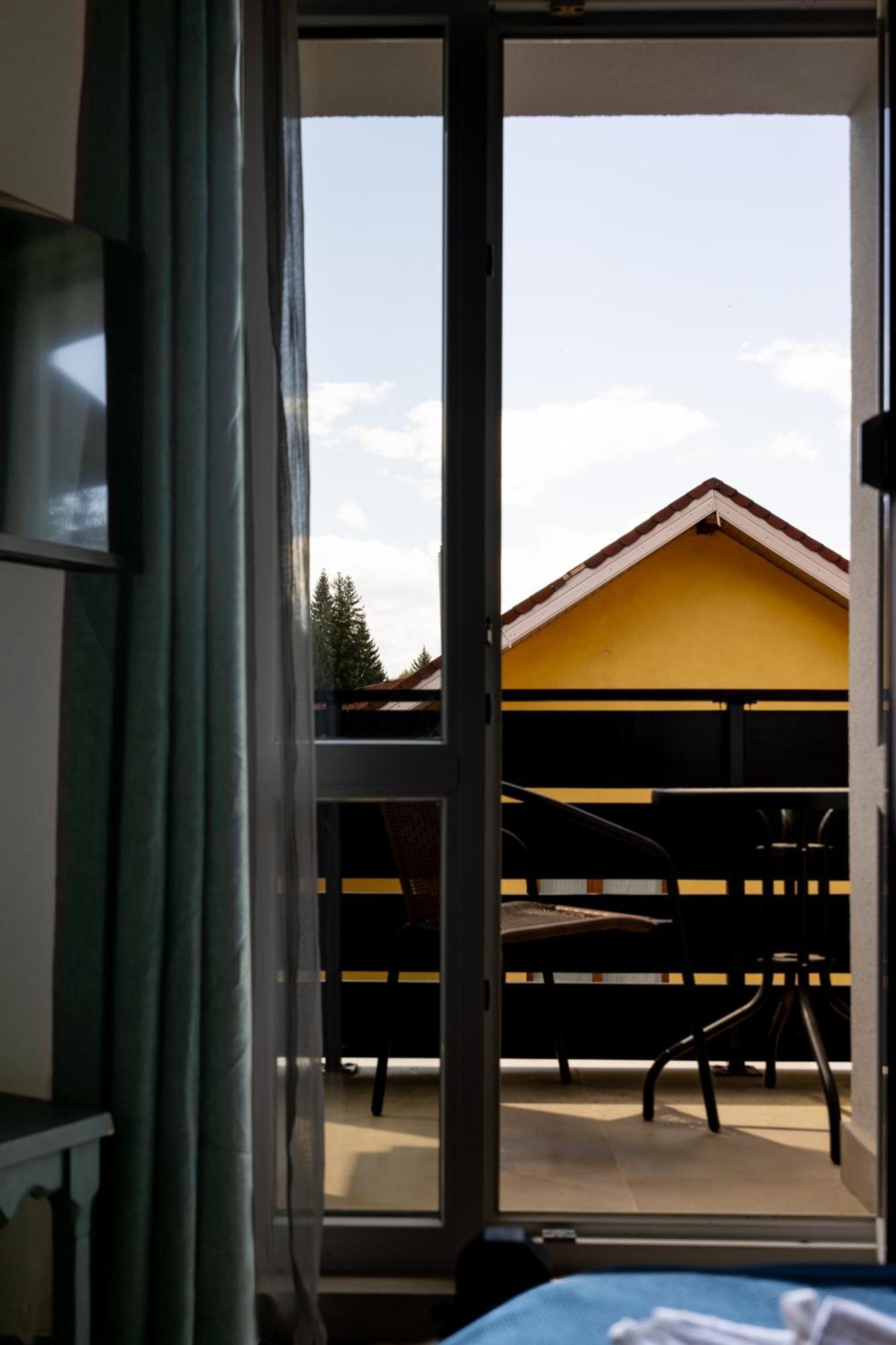 פויאנה ברשוב Dinvis Apartments מראה חיצוני תמונה