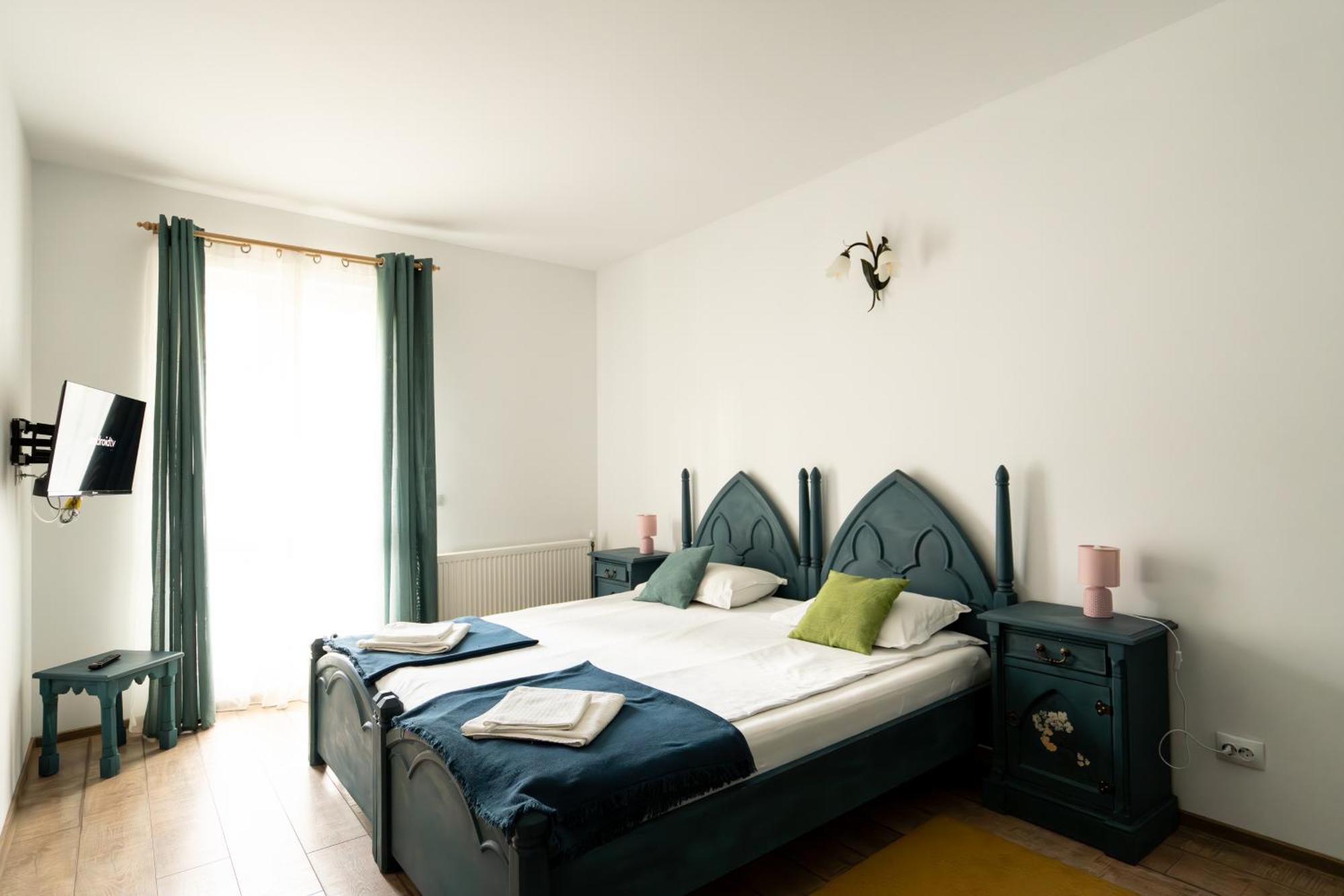 פויאנה ברשוב Dinvis Apartments מראה חיצוני תמונה