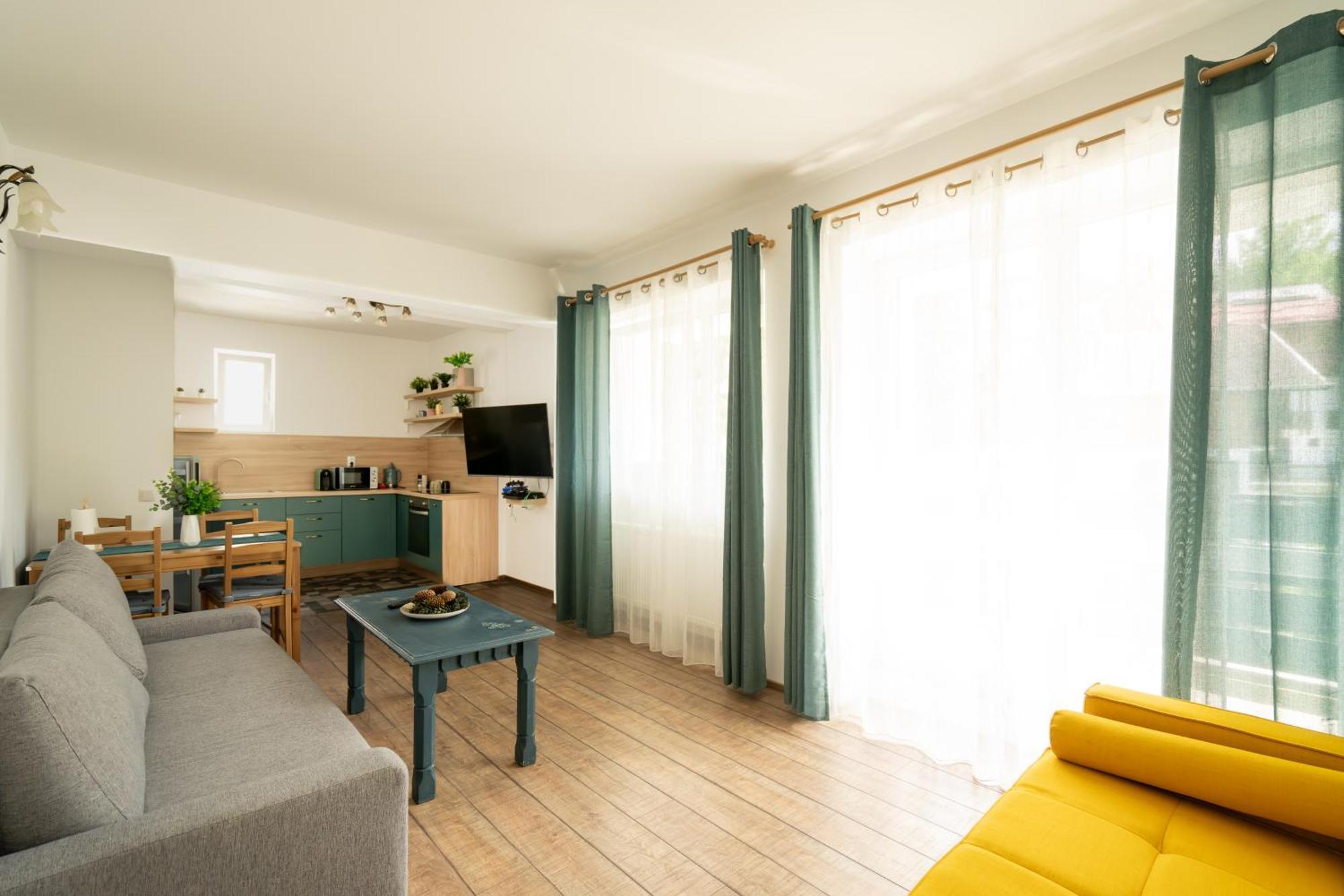 פויאנה ברשוב Dinvis Apartments מראה חיצוני תמונה