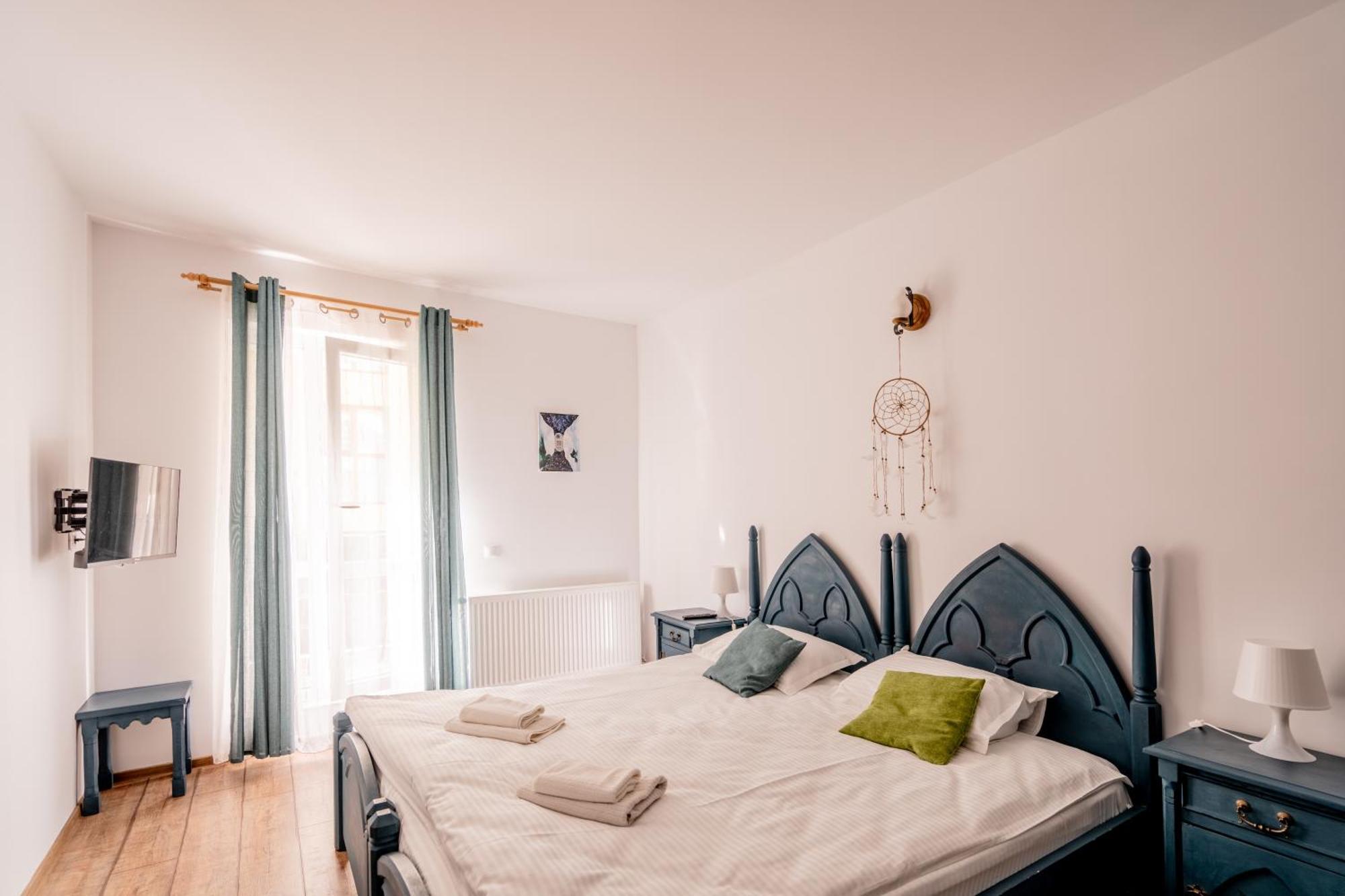 פויאנה ברשוב Dinvis Apartments מראה חיצוני תמונה