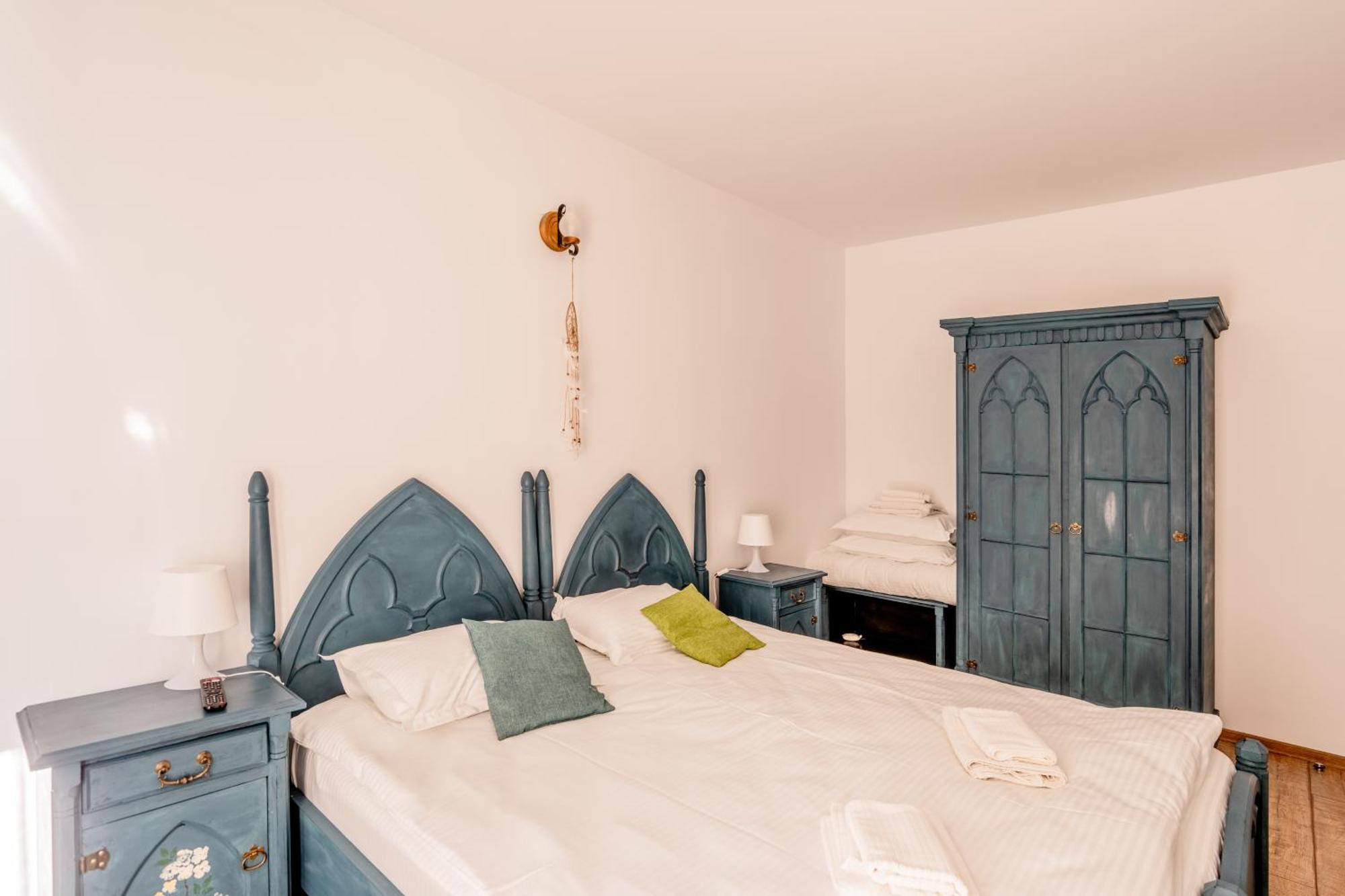 פויאנה ברשוב Dinvis Apartments מראה חיצוני תמונה