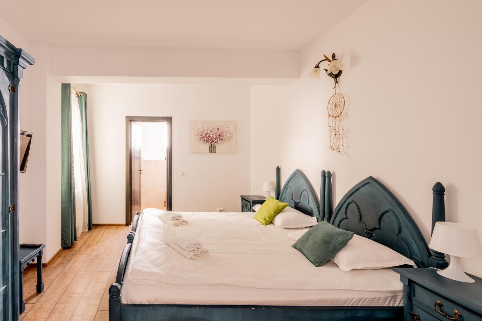 פויאנה ברשוב Dinvis Apartments מראה חיצוני תמונה